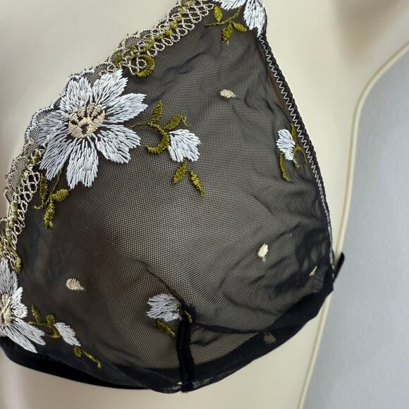 TAMSC  Black Semi Sheer Bralette Embroidered Floral Womens Medium - Picture 2 of 4